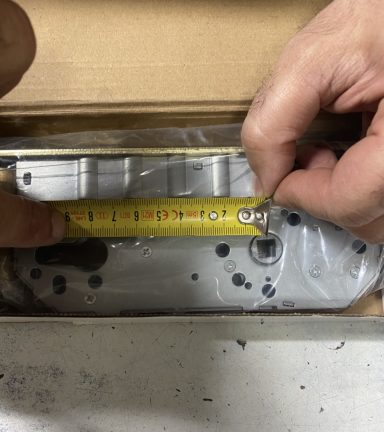 cliente envía medidas de la cerradura a sustituír